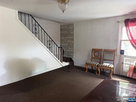 2nd image of 691 River Rd