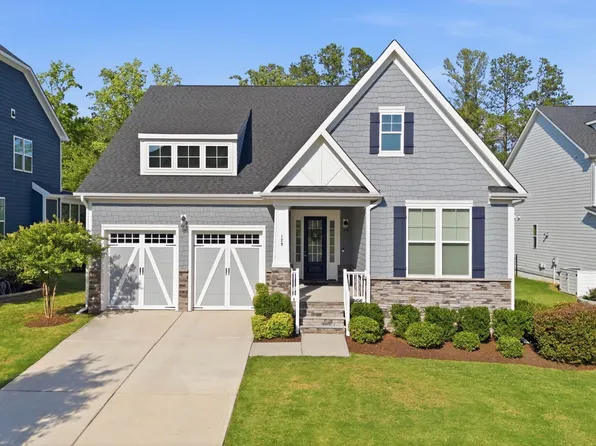 129 Treeline Ct, Holly Springs, NC 27540