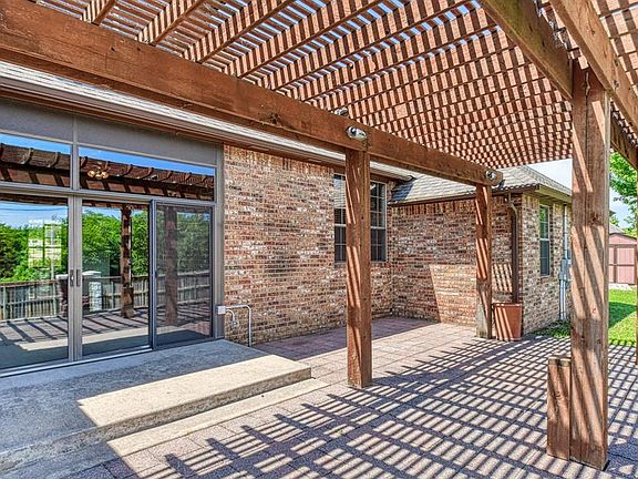 2nd image of 101 Summit Ridge Ct