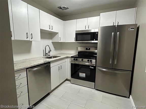 3rd image of 475 S Adams Rd APT 1