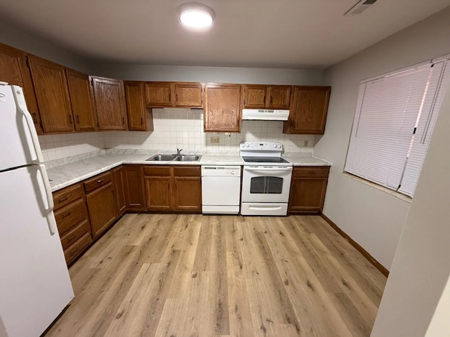 3 bed, 1.5 bath, $1,100 — Photo 4