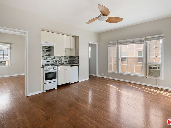 3rd image of 963-965 N Doheny Dr #3/4