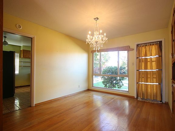3rd image of 1593 Kingman Ave