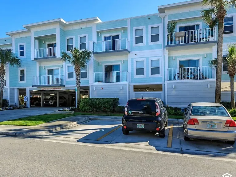 Surfside Apartments- 116 — Photo 2