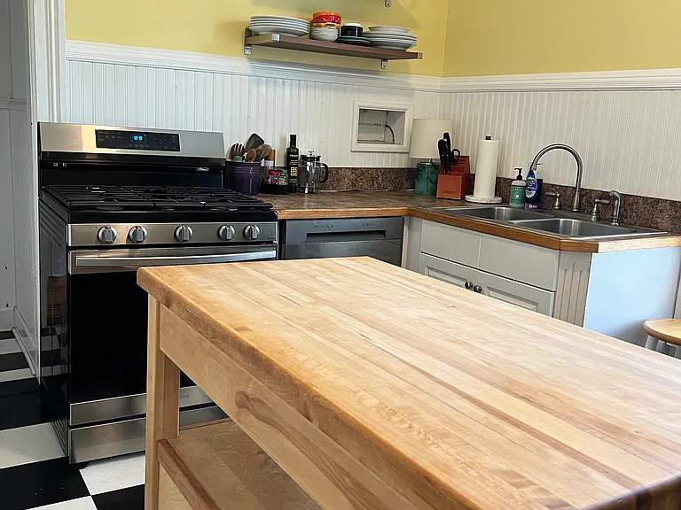496 Porter Ave #1 — Photo 8