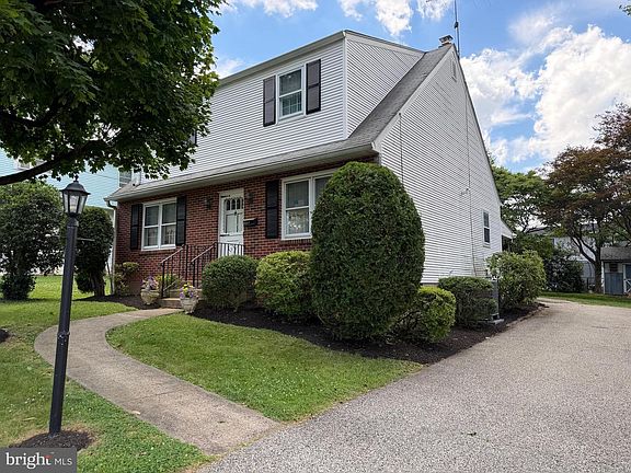 4th image of 634 Maple Ave