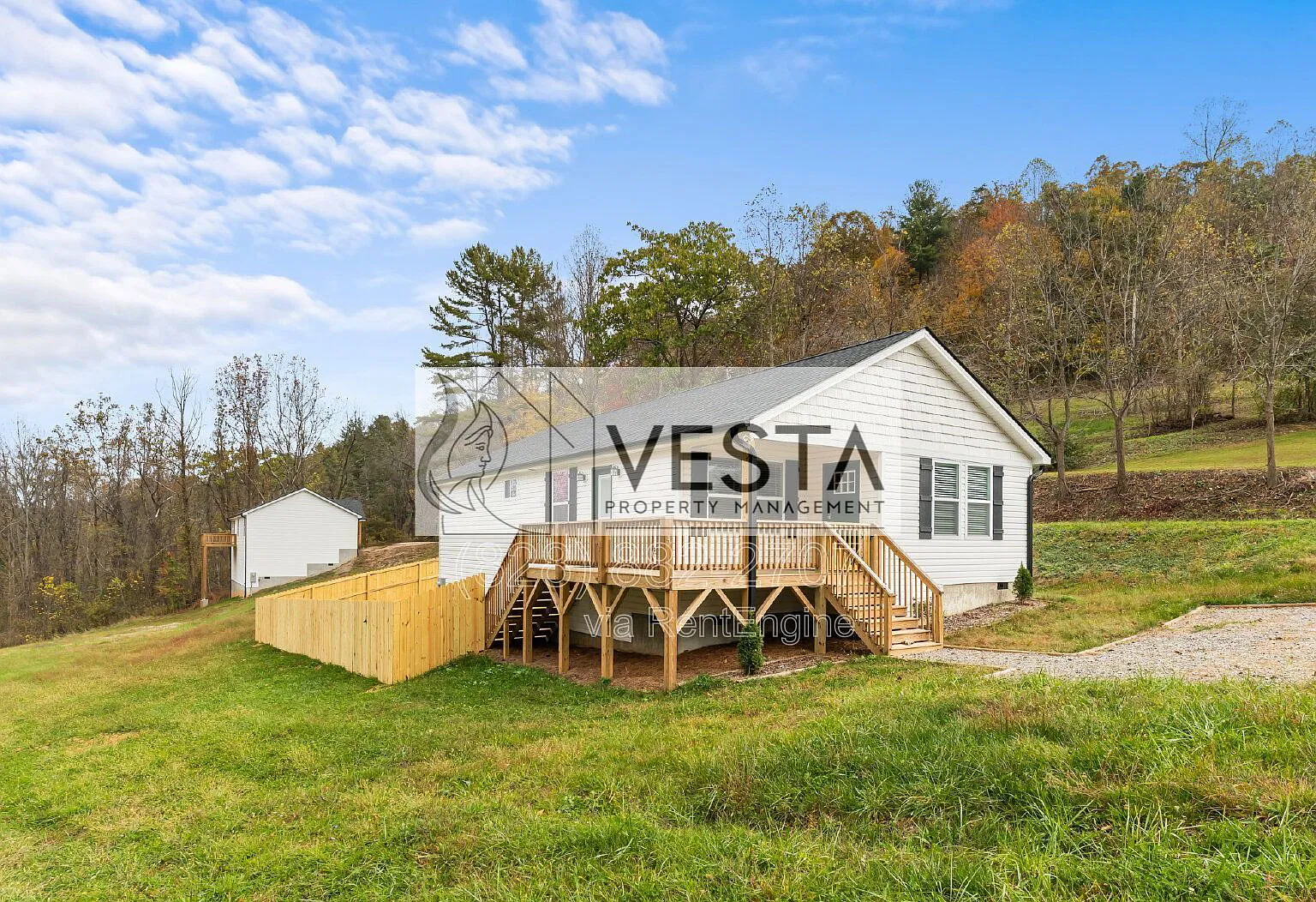 3 bed, 2.0 bath, 1354 sqft, $2,195 — Photo 2