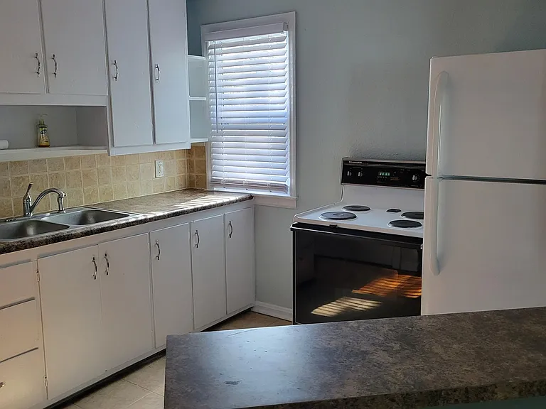 2022 S Hedges Ave #B — Photo 5