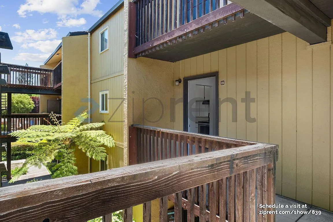 1060 Oak Grove Rd — Photo 3