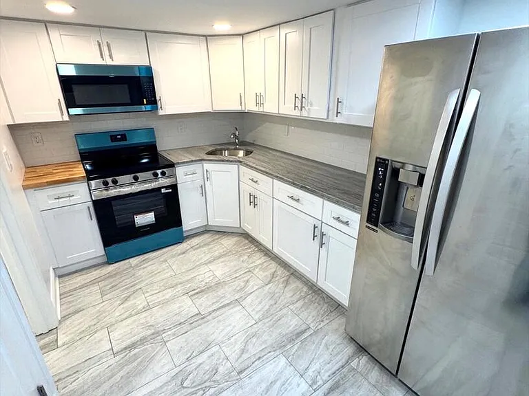 Kayron Dr — Photo 1