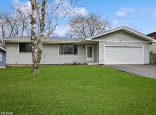 101 Magnolia Ln, Lindenhurst, IL 60046