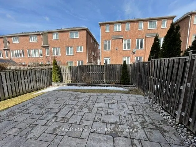 18 Yates Ave — Photo 5