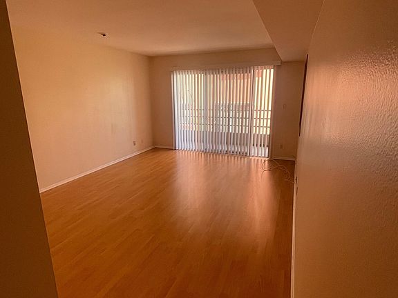 2nd image of 967 Hammond St APT 6