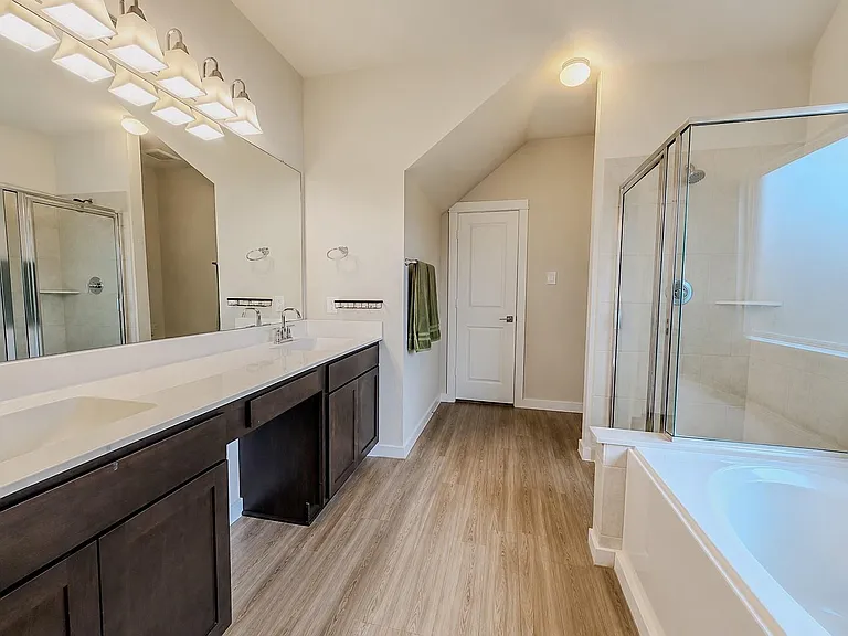 323 Bennett St — Photo 12
