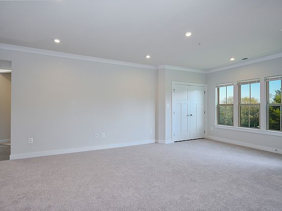 4th image of 5723 Meadowood St #303