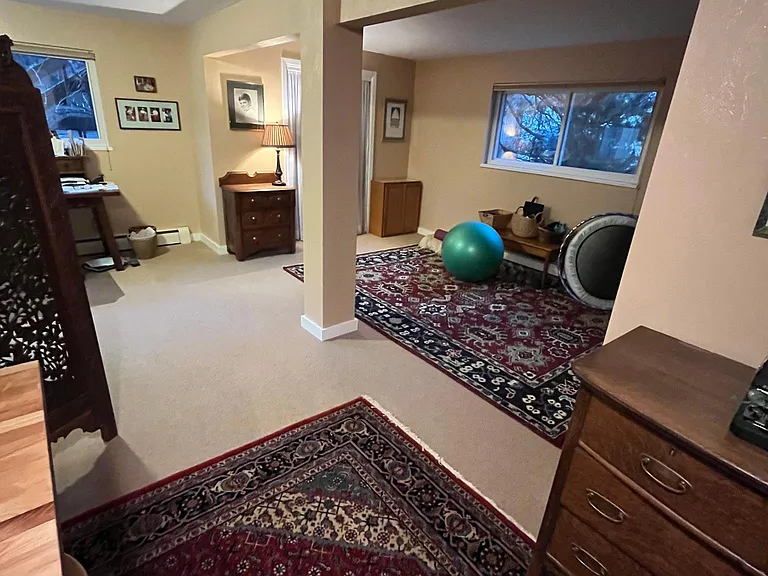 1390 Claremont Dr — Photo 4