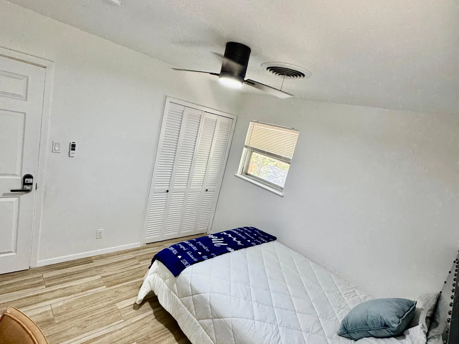 4 bed, 2.0 bath, 2000 sqft, $884 — Photo 3