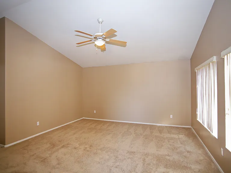 842 N Naples Dr — Photo 29
