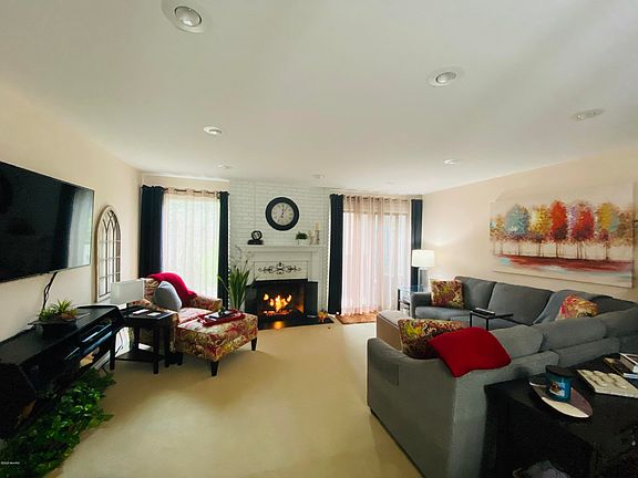 3rd image of 3625 Woodcliff Dr