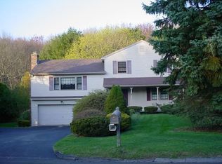 7 Wallace St, Waterford, CT 06385