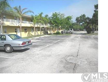 5th image of 605 Ixoria Ave APT 18