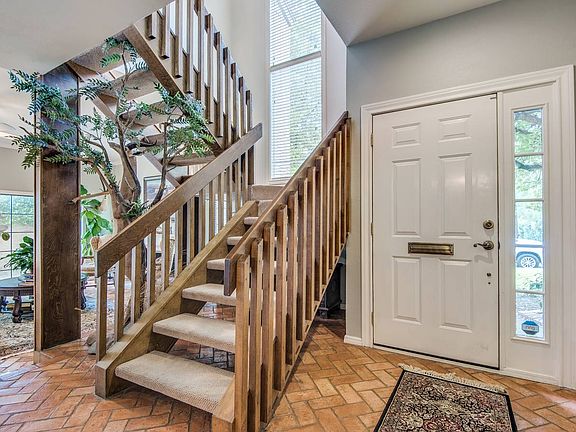 4th image of 435 Ogden Ln