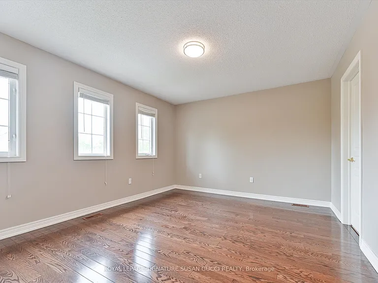 51 Landsdown Cres — Photo 17