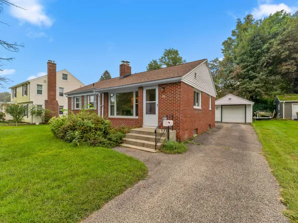 38 W Hallett St, Hillsdale, MI 49242