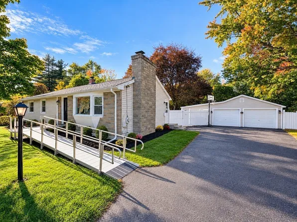 102 Casino Ave, Chicopee, MA 01013