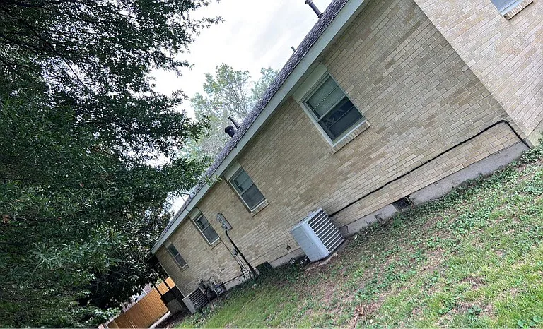 808 Davis Blvd — Photo 2