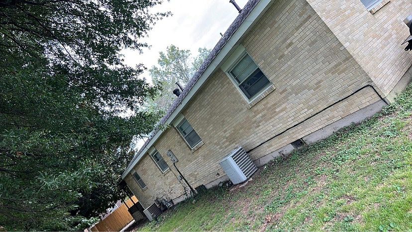 2nd image of 808 Davis Blvd