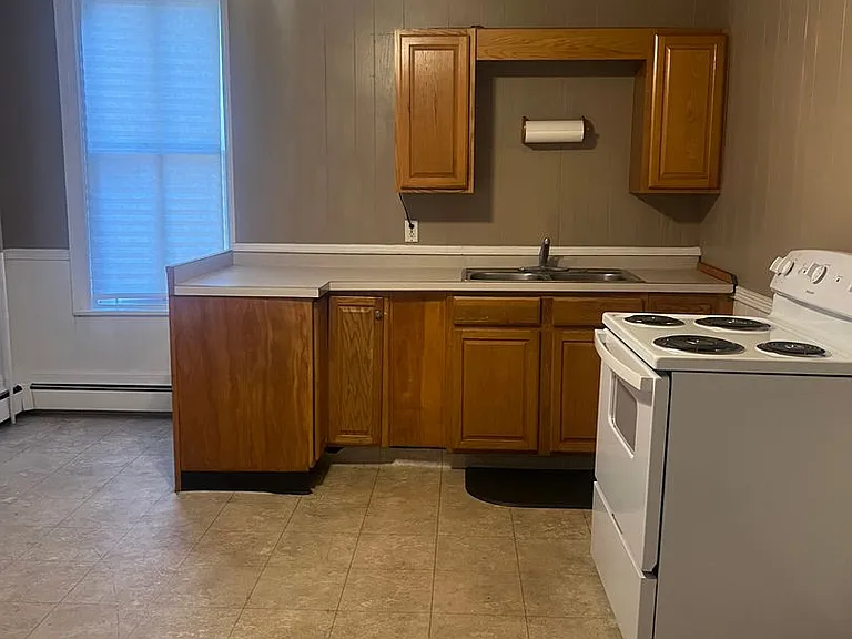 404 E Market St — Photo 5