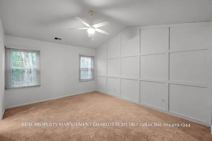 9451 Kings Falls Dr — Photo 32