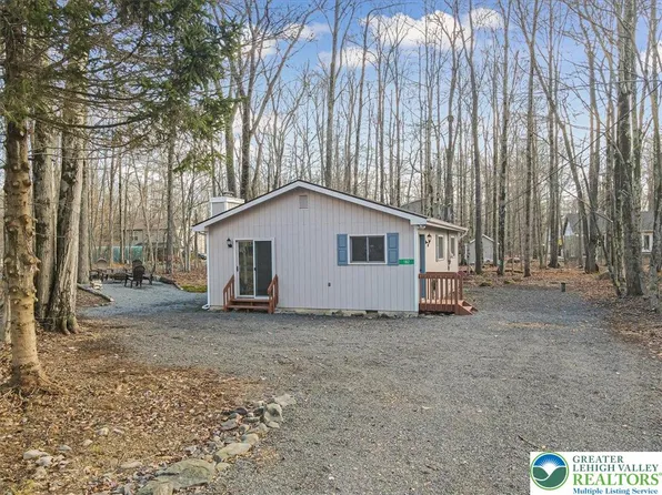 182 Maxatawny Dr, Pocono Lake, PA 18347