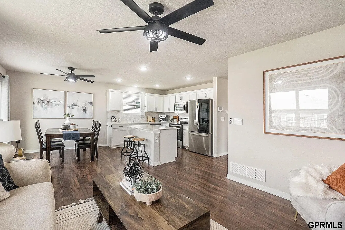 4 bed, 2.5 bath, 2247 sqft, $2,800 — Photo 3