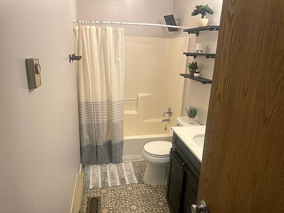 4th image of 103 Lee Ave
