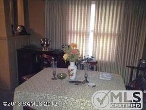 diningroom table window