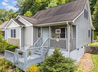 302 Ewarts Hill Rd, Hendersonville, NC 28739