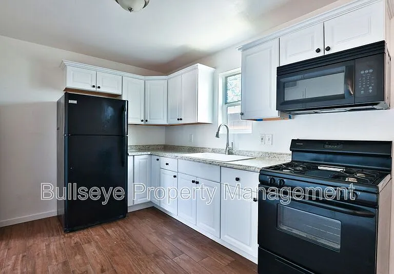 825 E Alice Ave #B — Photo 10