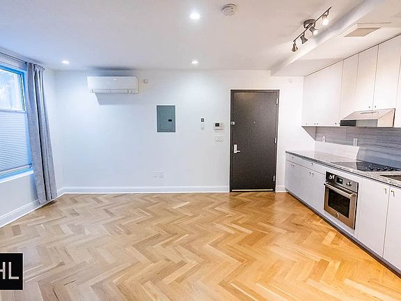 4th image of 531 Vanderbilt Ave #1A