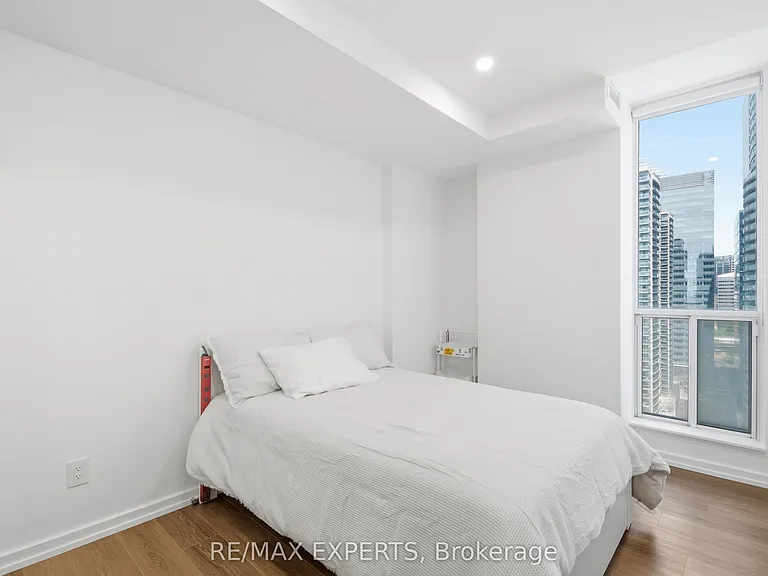 208 Queens Quay W #2211 — Photo 15