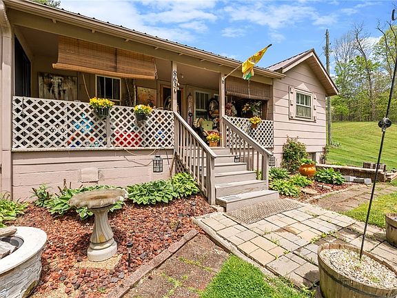 3rd image of 863 Paul Goodman Road