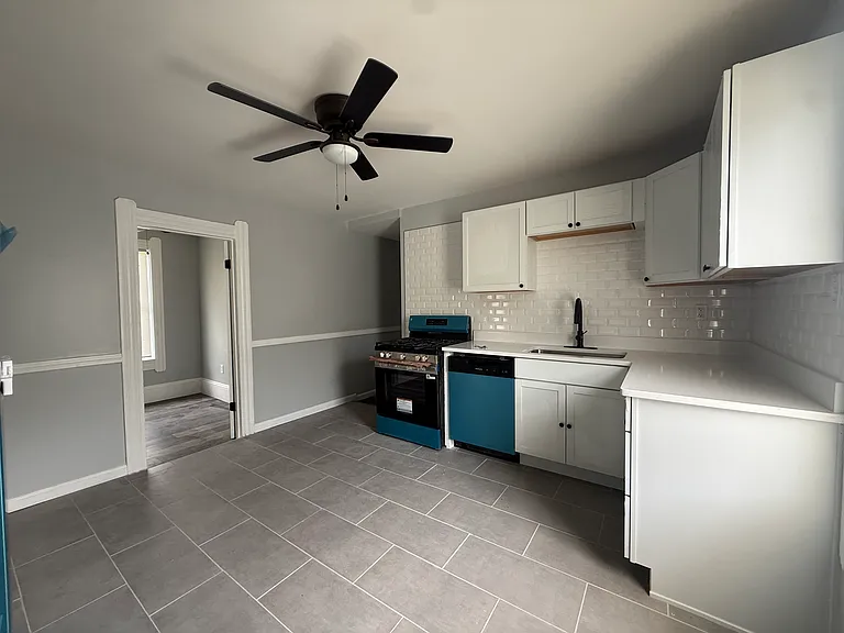 1435 W 50th St #UP — Photo 3