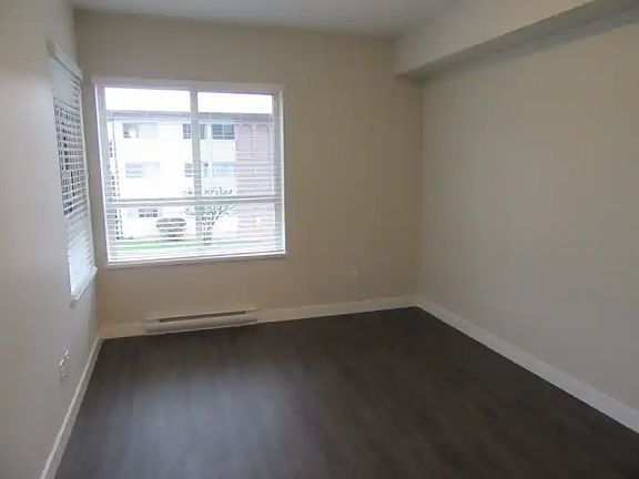 4th image of 404 Ash St #304
