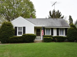 152 S Commonwealth Ave, Aurora, IL 60506