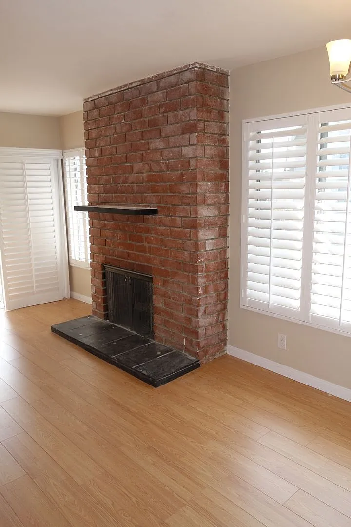 3656 Clarington Avenue — Photo 2
