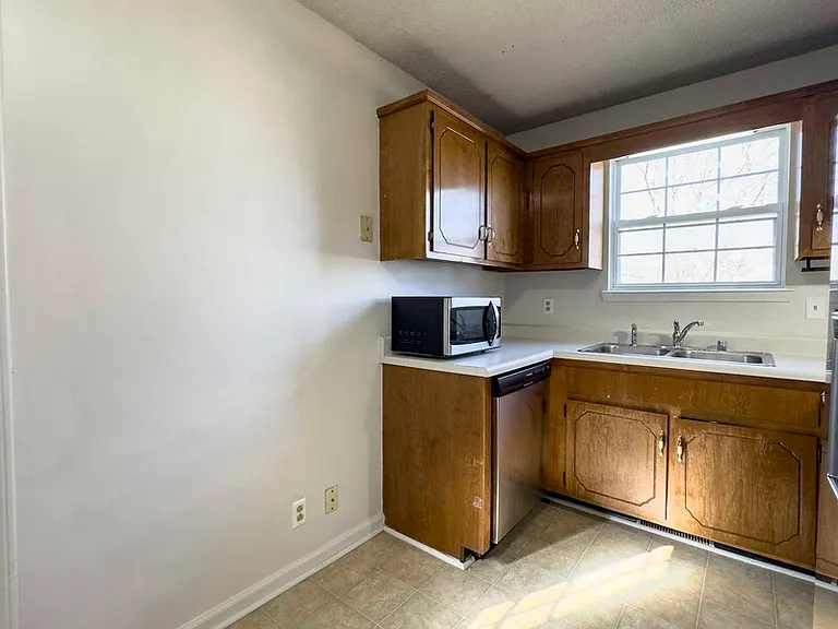 1028 Bush Ave — Photo 8