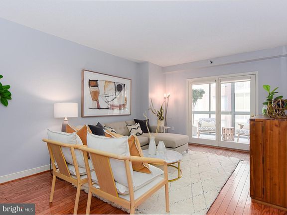 4th image of 1045 N Utah St #2307
