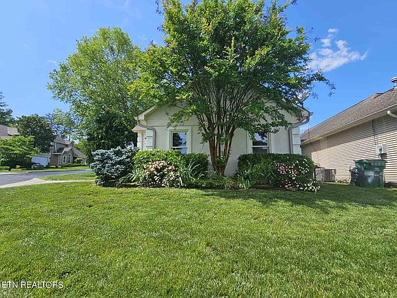 3rd image of 8633 Charles Towne Ct