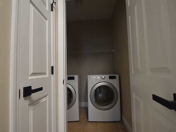 5th image of 10425 Villa View Cir